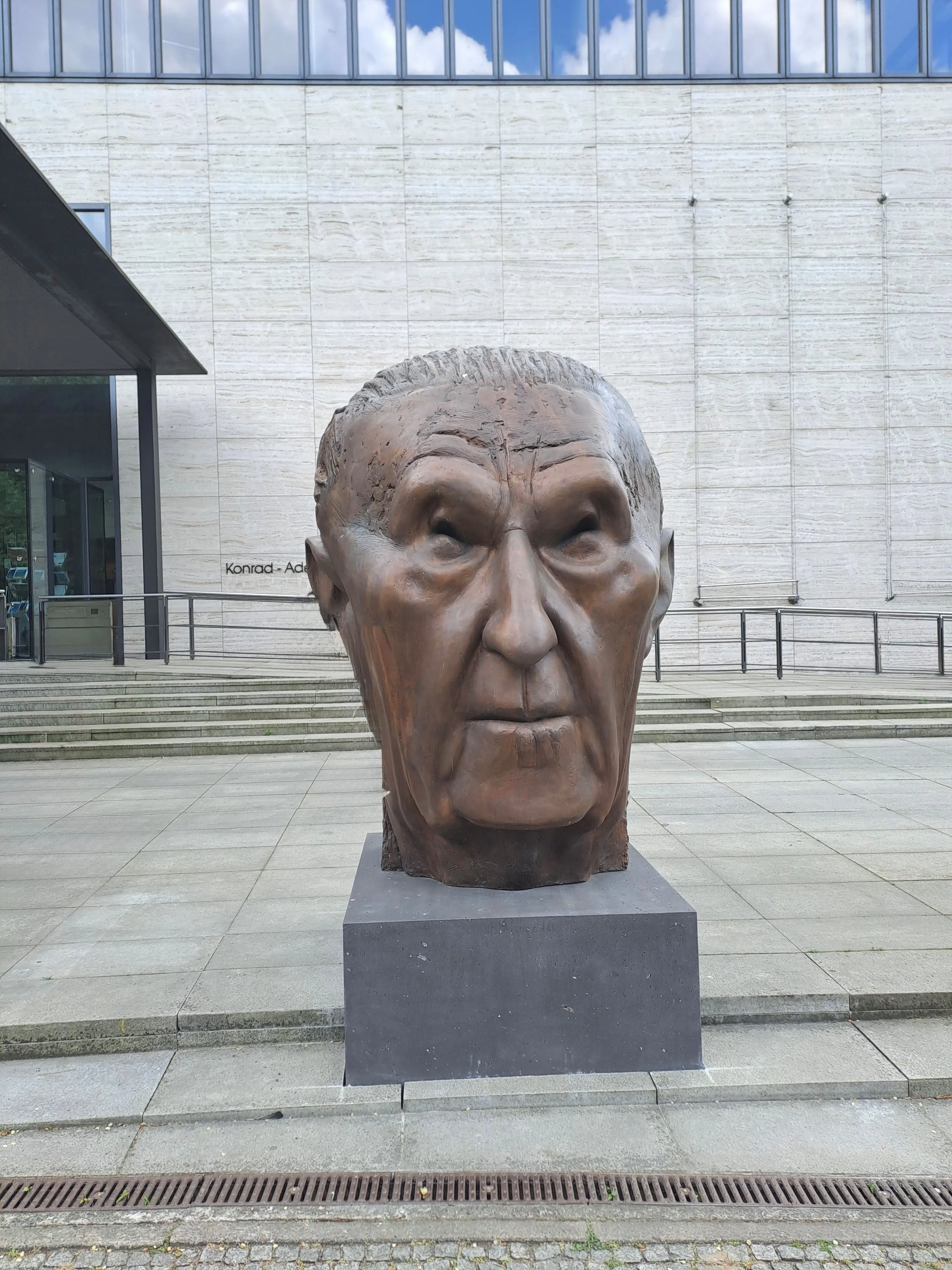 Adenauer Denkmal